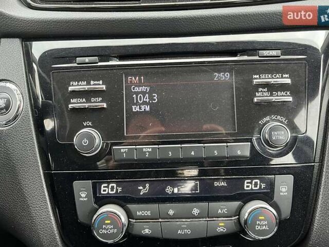 Черный Ниссан Rogue Sport, объемом двигателя 2 л и пробегом 125 тыс. км за 13500 $, фото 19 на Automoto.ua