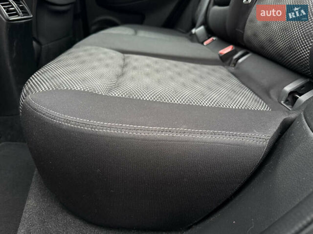Чорний Ніссан Rogue Sport, об'ємом двигуна 2 л та пробігом 151 тис. км за 13800 $, фото 33 на Automoto.ua