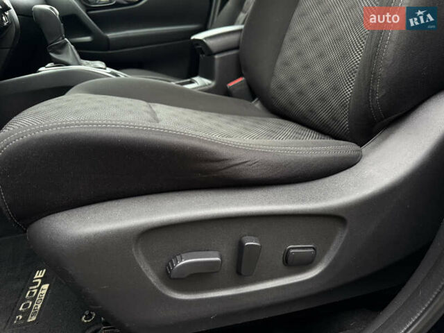 Чорний Ніссан Rogue Sport, об'ємом двигуна 2 л та пробігом 151 тис. км за 13800 $, фото 26 на Automoto.ua
