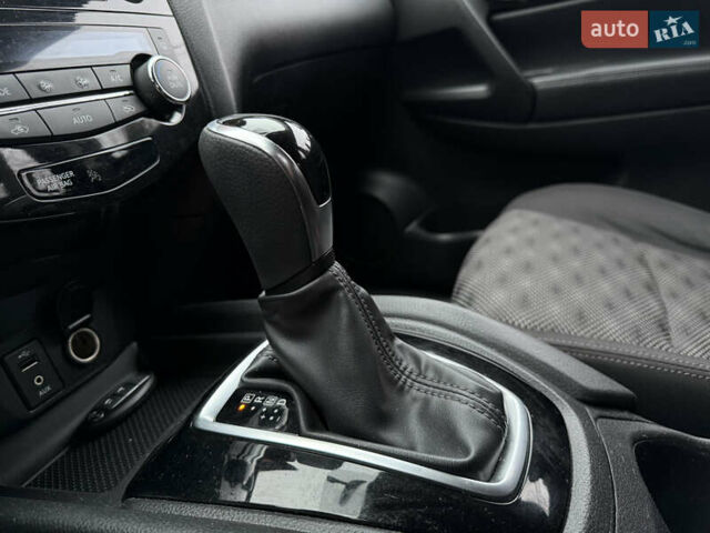 Чорний Ніссан Rogue Sport, об'ємом двигуна 2 л та пробігом 151 тис. км за 13800 $, фото 31 на Automoto.ua