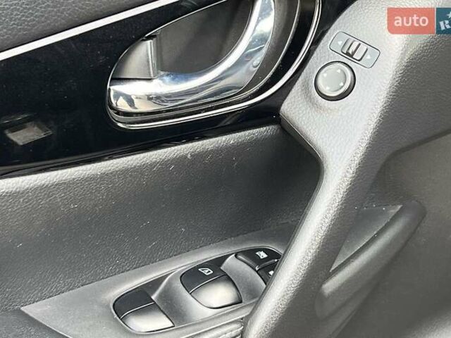 Черный Ниссан Rogue Sport, объемом двигателя 2 л и пробегом 125 тыс. км за 13500 $, фото 11 на Automoto.ua