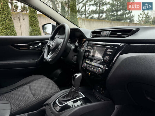 Чорний Ніссан Rogue Sport, об'ємом двигуна 2 л та пробігом 151 тис. км за 13800 $, фото 30 на Automoto.ua