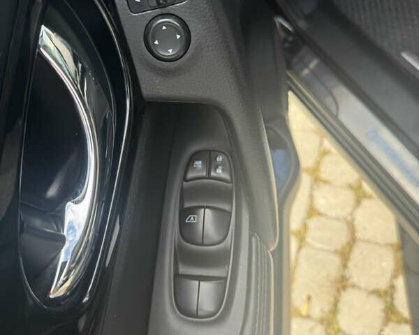 Черный Ниссан Rogue Sport, объемом двигателя 2 л и пробегом 82 тыс. км за 17600 $, фото 8 на Automoto.ua