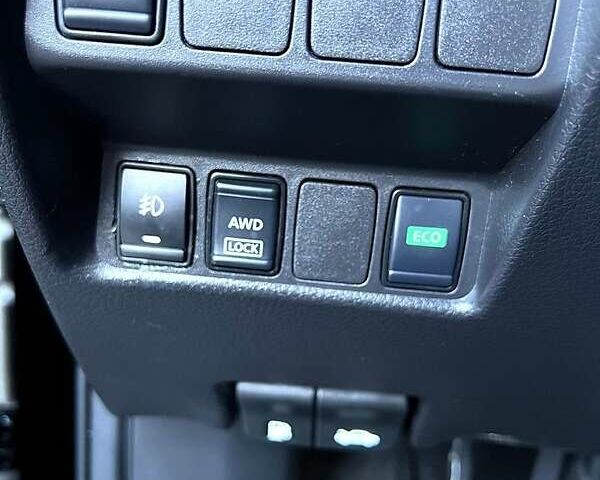 Черный Ниссан Rogue Sport, объемом двигателя 2 л и пробегом 104 тыс. км за 16400 $, фото 7 на Automoto.ua