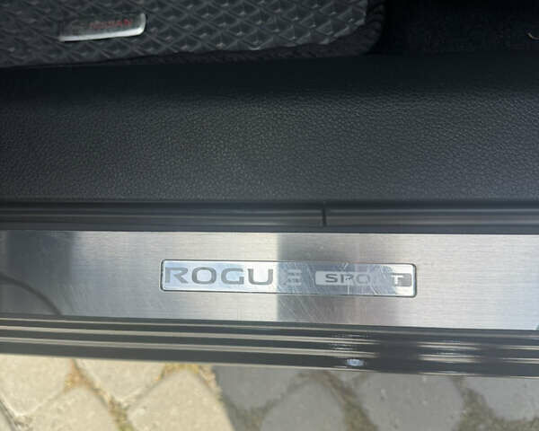 Черный Ниссан Rogue Sport, объемом двигателя 2 л и пробегом 82 тыс. км за 17600 $, фото 10 на Automoto.ua
