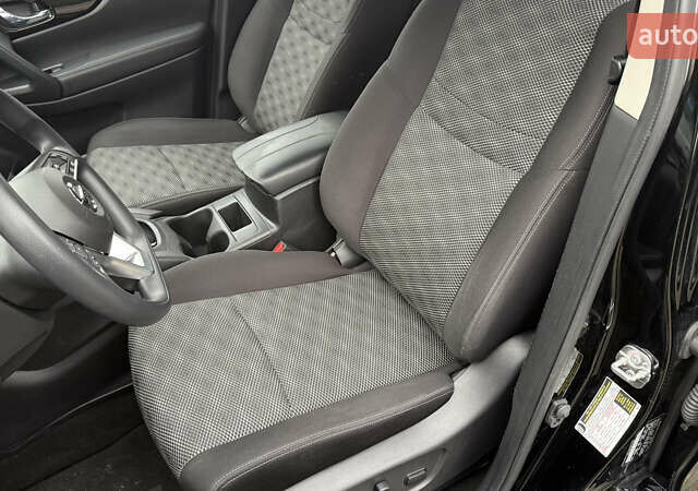 Черный Ниссан Rogue Sport, объемом двигателя 2 л и пробегом 70 тыс. км за 14450 $, фото 30 на Automoto.ua