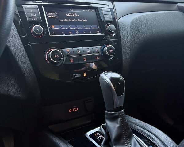 Черный Ниссан Rogue Sport, объемом двигателя 2 л и пробегом 138 тыс. км за 14600 $, фото 21 на Automoto.ua