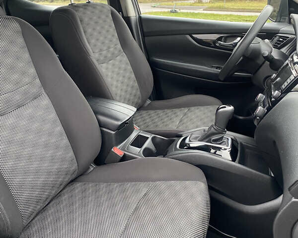 Черный Ниссан Rogue Sport, объемом двигателя 2 л и пробегом 125 тыс. км за 14450 $, фото 28 на Automoto.ua