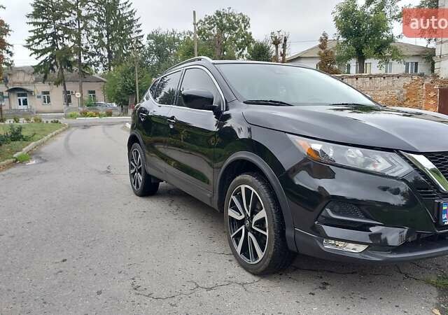 Черный Ниссан Rogue Sport, объемом двигателя 2 л и пробегом 98 тыс. км за 15600 $, фото 4 на Automoto.ua