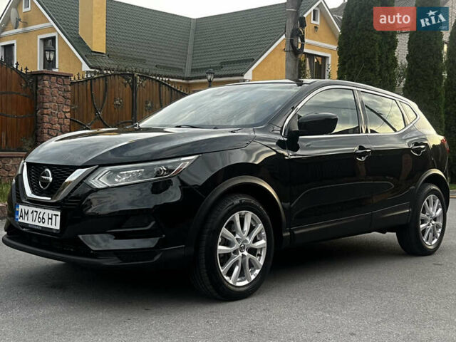 Чорний Ніссан Rogue Sport, об'ємом двигуна 2 л та пробігом 64 тис. км за 16700 $, фото 2 на Automoto.ua