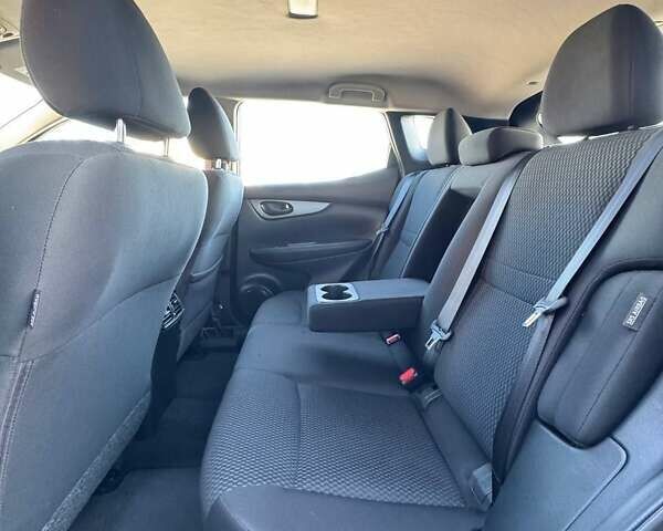 Черный Ниссан Rogue Sport, объемом двигателя 2 л и пробегом 76 тыс. км за 15600 $, фото 16 на Automoto.ua