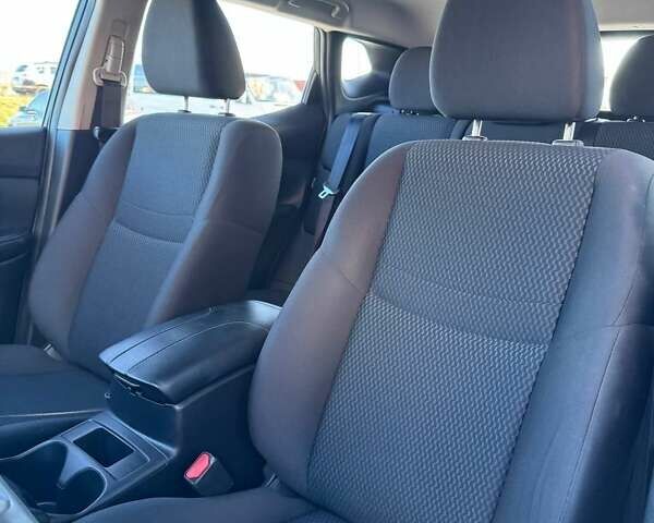 Черный Ниссан Rogue Sport, объемом двигателя 2 л и пробегом 76 тыс. км за 15600 $, фото 7 на Automoto.ua