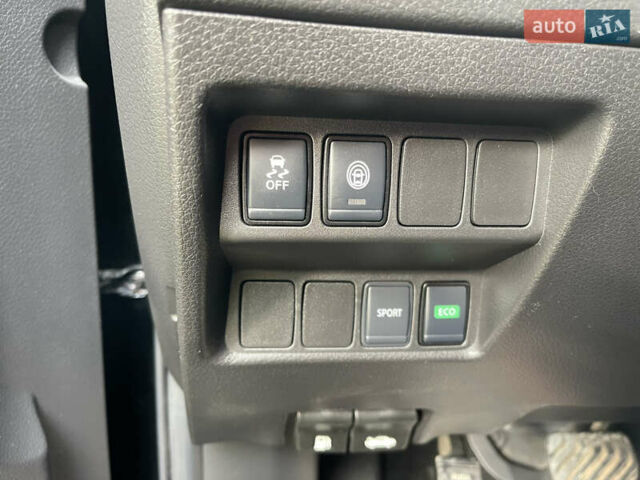 Черный Ниссан Rogue Sport, объемом двигателя 2 л и пробегом 84 тыс. км за 17300 $, фото 13 на Automoto.ua