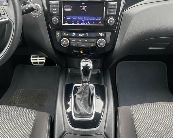 Черный Ниссан Rogue Sport, объемом двигателя 2 л и пробегом 125 тыс. км за 14450 $, фото 32 на Automoto.ua