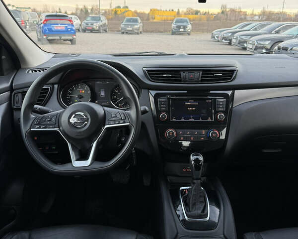 Черный Ниссан Rogue Sport, объемом двигателя 2 л и пробегом 51 тыс. км за 15888 $, фото 8 на Automoto.ua