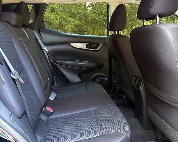 Черный Ниссан Rogue Sport, объемом двигателя 2 л и пробегом 138 тыс. км за 14600 $, фото 24 на Automoto.ua
