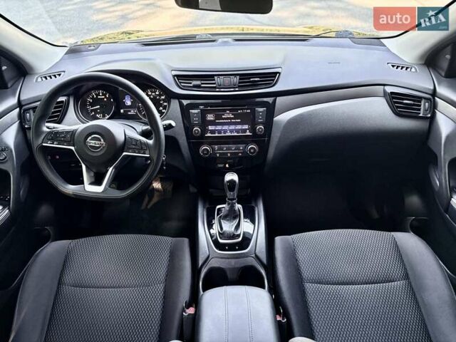 Черный Ниссан Rogue Sport, объемом двигателя 2 л и пробегом 138 тыс. км за 14600 $, фото 16 на Automoto.ua