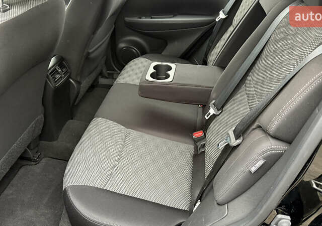 Черный Ниссан Rogue Sport, объемом двигателя 2 л и пробегом 70 тыс. км за 14450 $, фото 38 на Automoto.ua