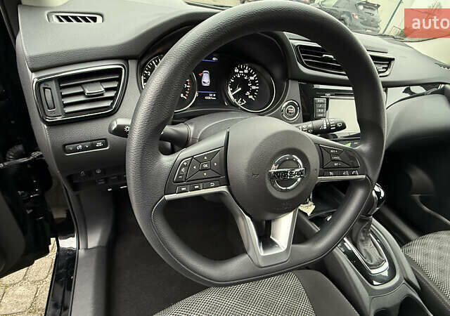 Черный Ниссан Rogue Sport, объемом двигателя 2 л и пробегом 70 тыс. км за 14450 $, фото 33 на Automoto.ua