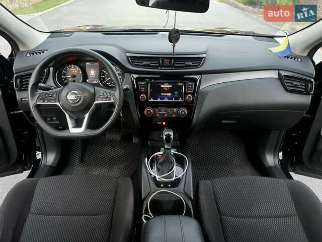 Чорний Ніссан Rogue Sport, об'ємом двигуна 2 л та пробігом 64 тис. км за 16700 $, фото 14 на Automoto.ua