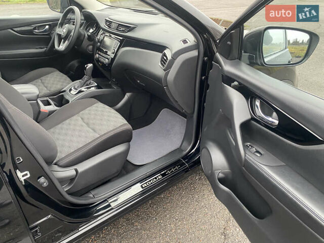 Черный Ниссан Rogue Sport, объемом двигателя 2 л и пробегом 125 тыс. км за 14450 $, фото 27 на Automoto.ua