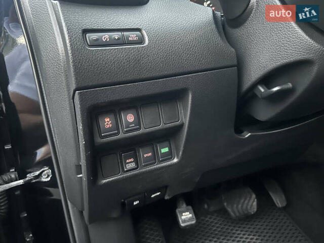 Чорний Ніссан Rogue Sport, об'ємом двигуна 2 л та пробігом 64 тис. км за 16700 $, фото 17 на Automoto.ua
