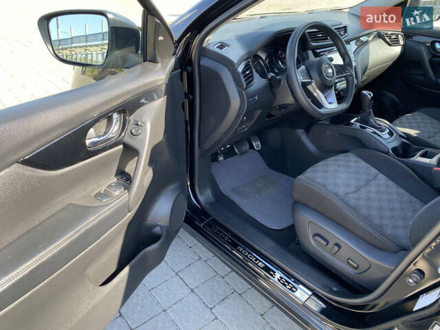 Черный Ниссан Rogue Sport, объемом двигателя 2 л и пробегом 208 тыс. км за 15450 $, фото 14 на Automoto.ua