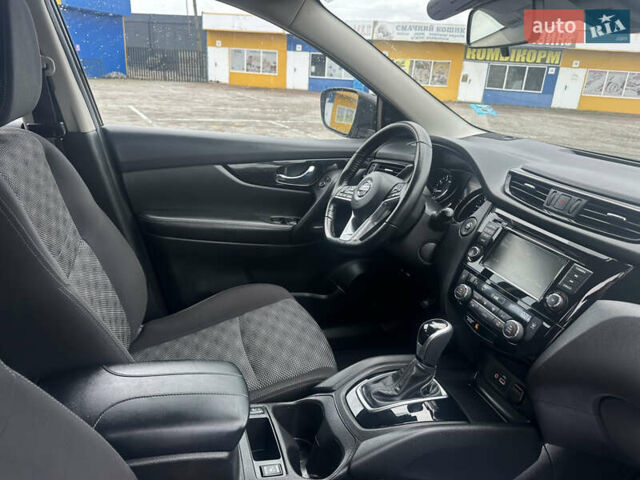 Черный Ниссан Rogue Sport, объемом двигателя 2 л и пробегом 69 тыс. км за 15800 $, фото 20 на Automoto.ua