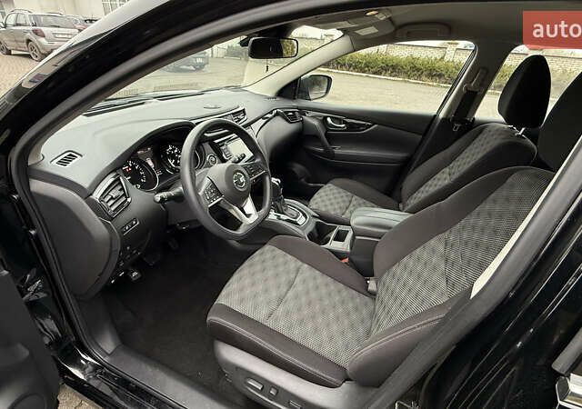 Черный Ниссан Rogue Sport, объемом двигателя 2 л и пробегом 70 тыс. км за 14450 $, фото 31 на Automoto.ua