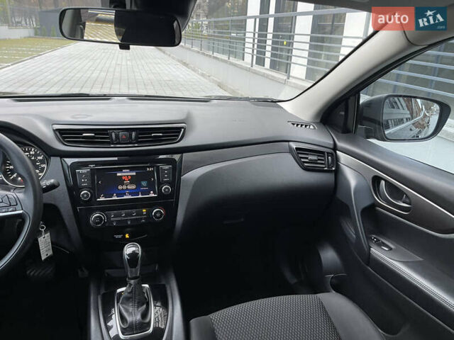 Черный Ниссан Rogue Sport, объемом двигателя 2 л и пробегом 196 тыс. км за 14300 $, фото 24 на Automoto.ua