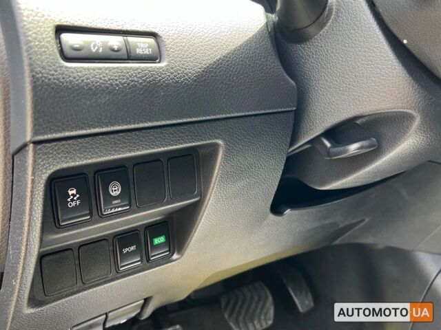 Черный Ниссан Rogue Sport, объемом двигателя 2 л и пробегом 38 тыс. км за 17800 $, фото 12 на Automoto.ua