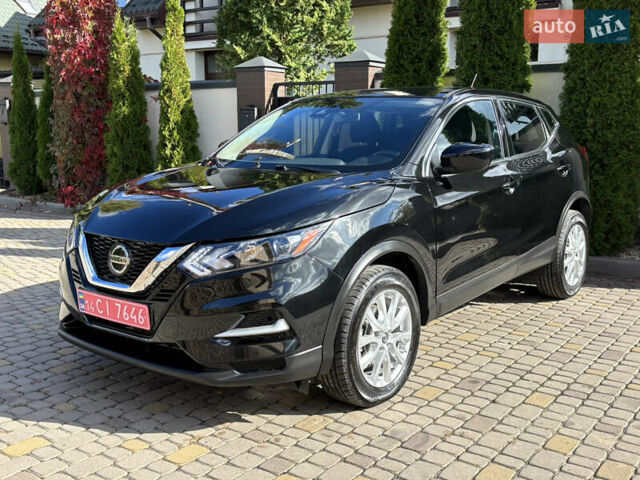 Черный Ниссан Rogue Sport, объемом двигателя 2 л и пробегом 118 тыс. км за 14450 $, фото 4 на Automoto.ua