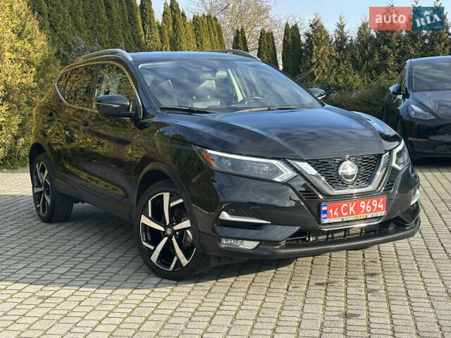 Черный Ниссан Rogue Sport, объемом двигателя 2 л и пробегом 92 тыс. км за 16400 $, фото 2 на Automoto.ua