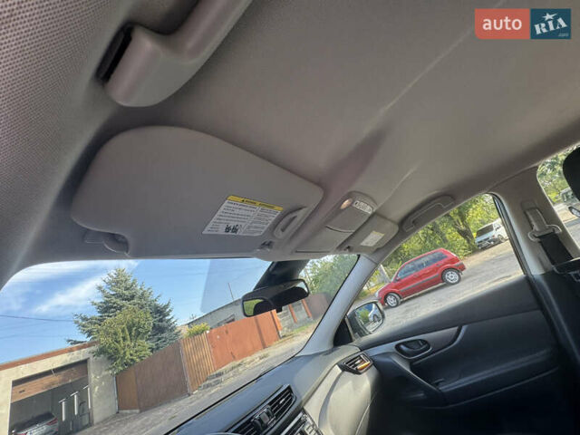 Чорний Ніссан Rogue Sport, об'ємом двигуна 2 л та пробігом 38 тис. км за 18000 $, фото 7 на Automoto.ua