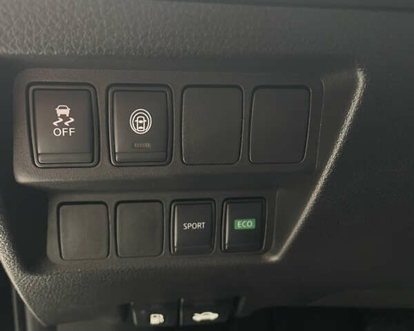 Черный Ниссан Rogue Sport, объемом двигателя 2 л и пробегом 154 тыс. км за 15000 $, фото 7 на Automoto.ua