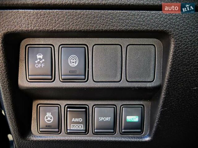 Черный Ниссан Rogue Sport, объемом двигателя 2 л и пробегом 77 тыс. км за 17500 $, фото 9 на Automoto.ua