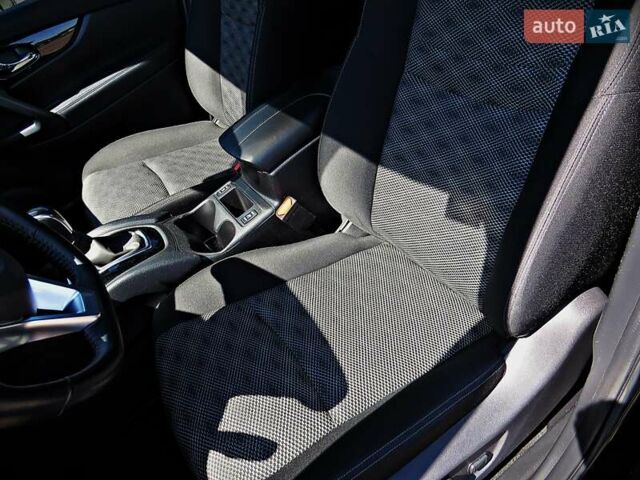 Черный Ниссан Rogue Sport, объемом двигателя 2 л и пробегом 77 тыс. км за 17500 $, фото 7 на Automoto.ua