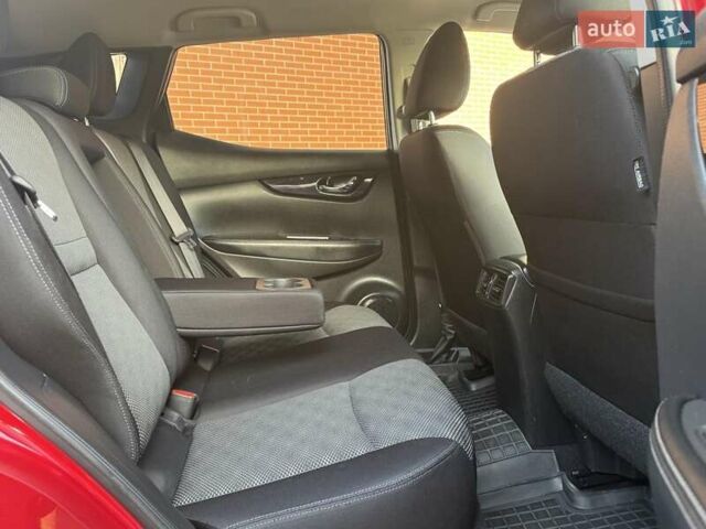 Красный Ниссан Rogue Sport, объемом двигателя 2 л и пробегом 61 тыс. км за 14700 $, фото 3 на Automoto.ua