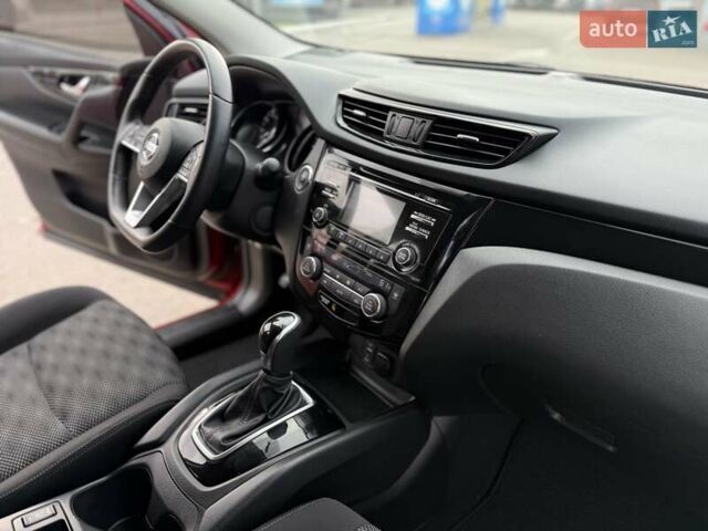 Красный Ниссан Rogue Sport, объемом двигателя 2 л и пробегом 54 тыс. км за 16900 $, фото 21 на Automoto.ua