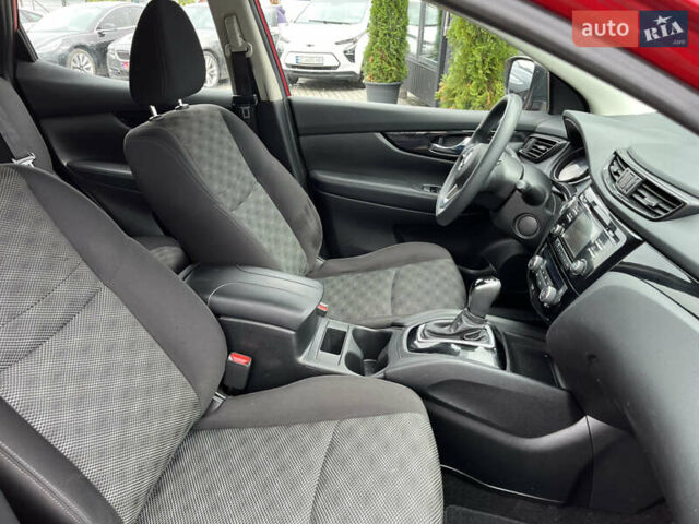 Красный Ниссан Rogue Sport, объемом двигателя 2 л и пробегом 165 тыс. км за 13650 $, фото 22 на Automoto.ua
