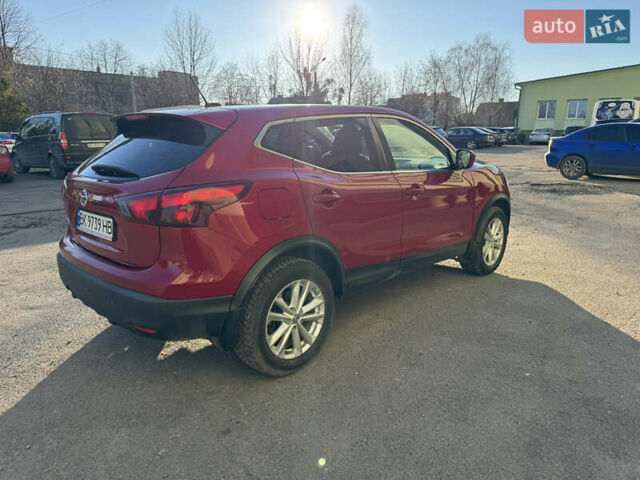 Красный Ниссан Rogue Sport, объемом двигателя 2 л и пробегом 139 тыс. км за 12300 $, фото 4 на Automoto.ua