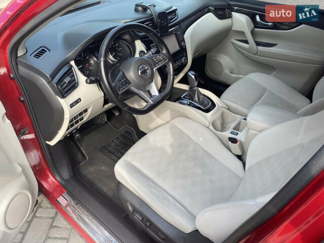 Красный Ниссан Rogue Sport, объемом двигателя 2 л и пробегом 62 тыс. км за 14800 $, фото 7 на Automoto.ua