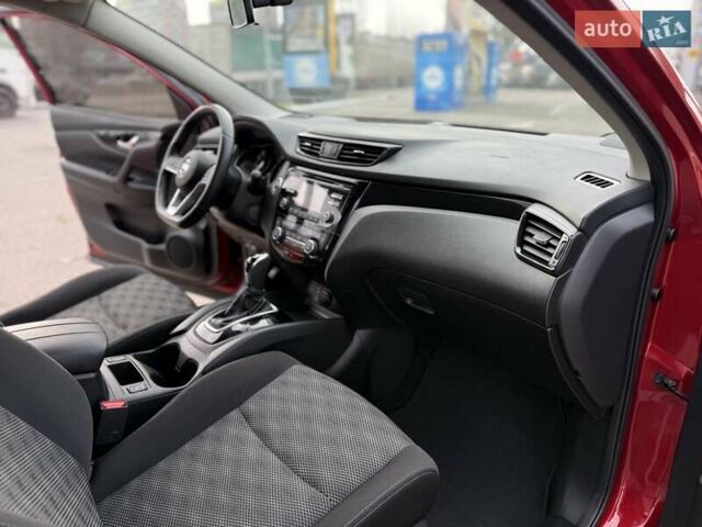 Красный Ниссан Rogue Sport, объемом двигателя 2 л и пробегом 54 тыс. км за 16900 $, фото 18 на Automoto.ua