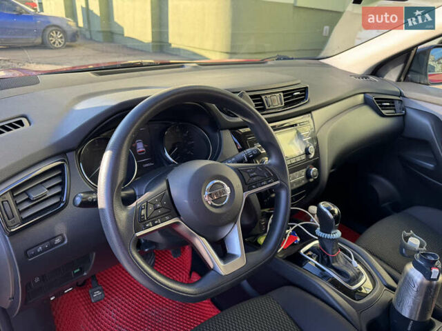 Красный Ниссан Rogue Sport, объемом двигателя 2 л и пробегом 139 тыс. км за 12300 $, фото 16 на Automoto.ua