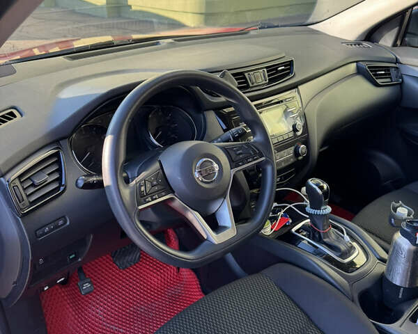 Красный Ниссан Rogue Sport, объемом двигателя 2 л и пробегом 139 тыс. км за 12300 $, фото 15 на Automoto.ua