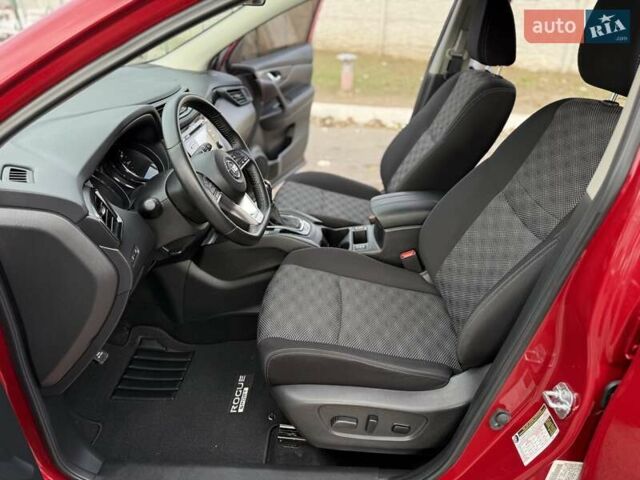 Красный Ниссан Rogue Sport, объемом двигателя 2 л и пробегом 54 тыс. км за 16900 $, фото 12 на Automoto.ua