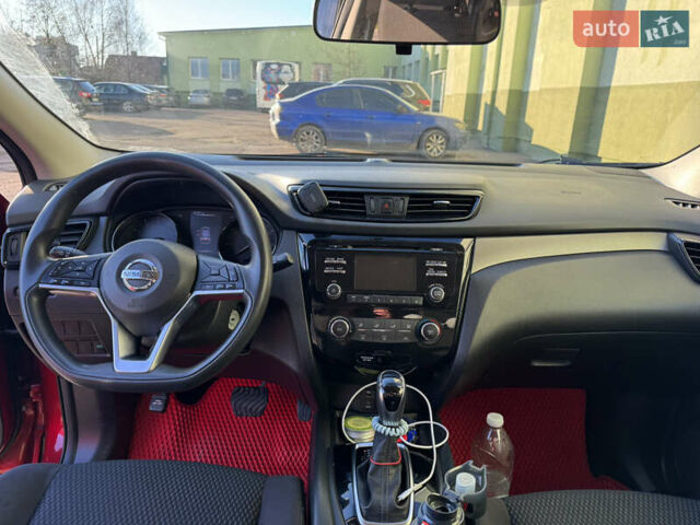 Красный Ниссан Rogue Sport, объемом двигателя 2 л и пробегом 139 тыс. км за 12300 $, фото 18 на Automoto.ua