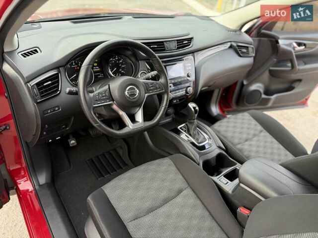 Красный Ниссан Rogue Sport, объемом двигателя 2 л и пробегом 54 тыс. км за 16900 $, фото 10 на Automoto.ua