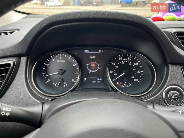 Красный Ниссан Rogue Sport, объемом двигателя 2 л и пробегом 116 тыс. км за 14550 $, фото 7 на Automoto.ua