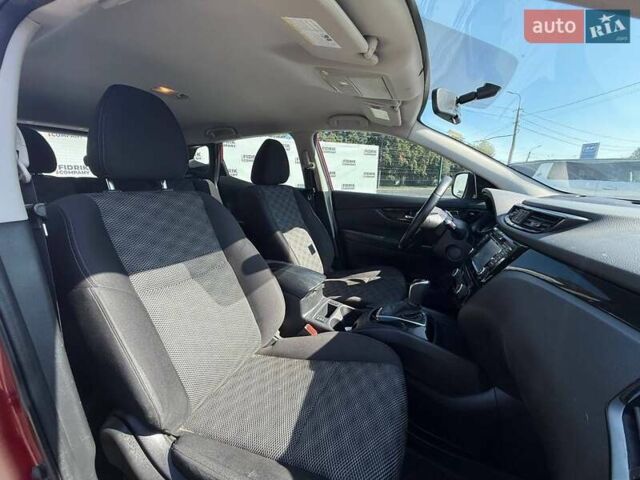 Красный Ниссан Rogue Sport, объемом двигателя 2 л и пробегом 199 тыс. км за 11500 $, фото 10 на Automoto.ua